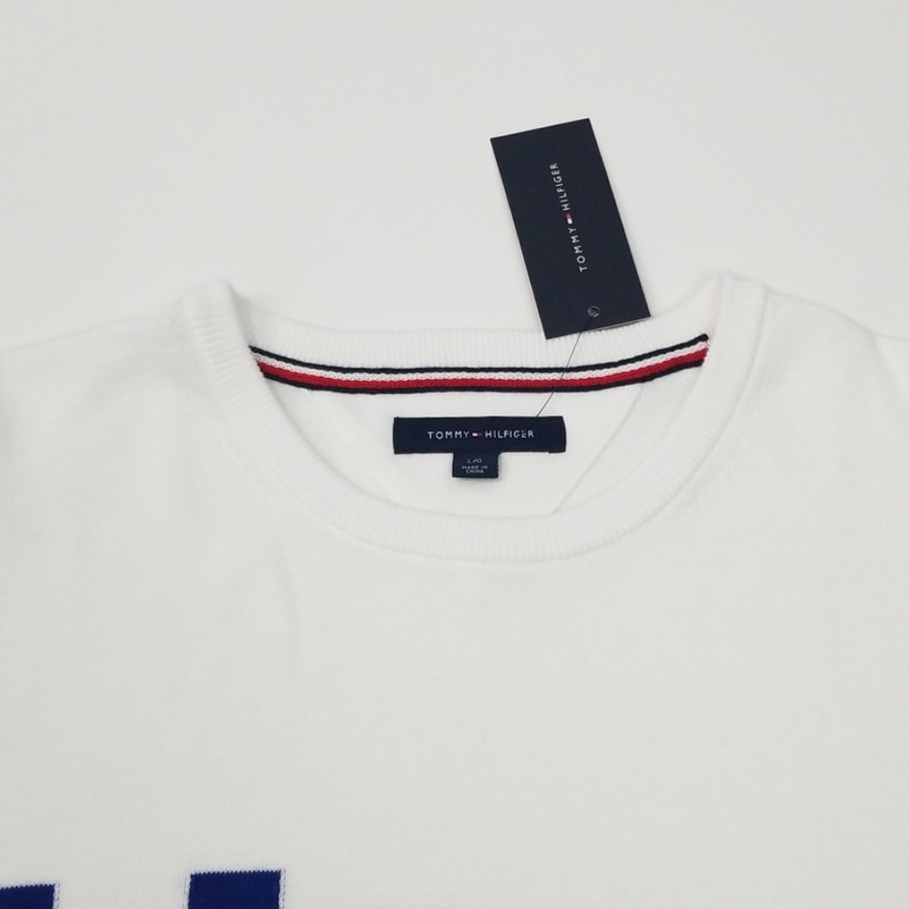 Tommy Hilfiger Crewneck Sweater "SALE $55 FIRM" - Picture 4 of 7